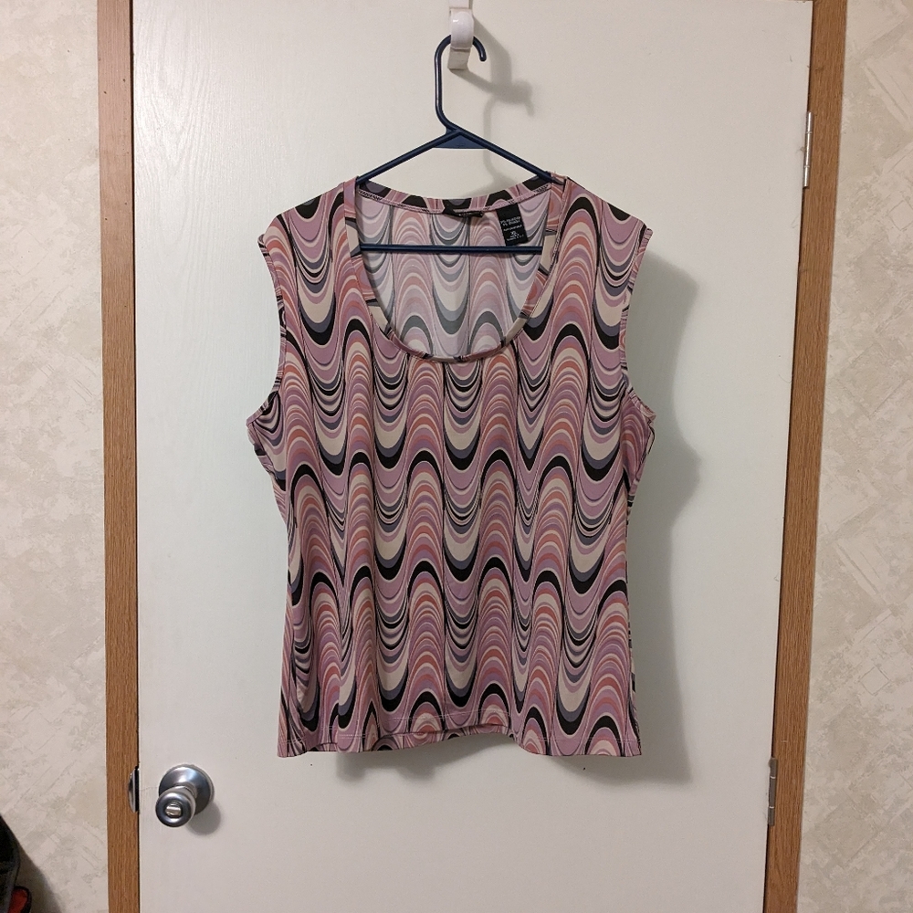 New York & Company Stretch wavy sleeveless top